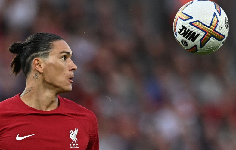 Nhận thẻ đỏ 'ngu ngốc', tân binh Liverpool mang lại lợi thế cực lớn cho... MU