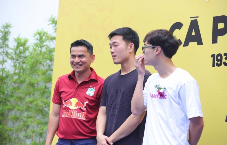 Tiền vệ Lương Xuân Trường sắp lấy vợ