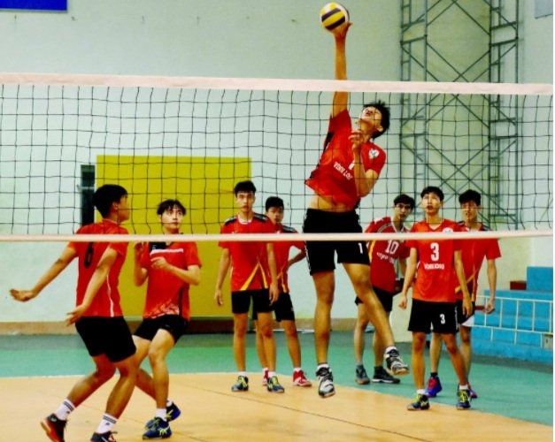 Đội bóng chuyền Vĩnh Long mang cầu thủ cao 2m14 đến tham dự giải VĐQG 2022