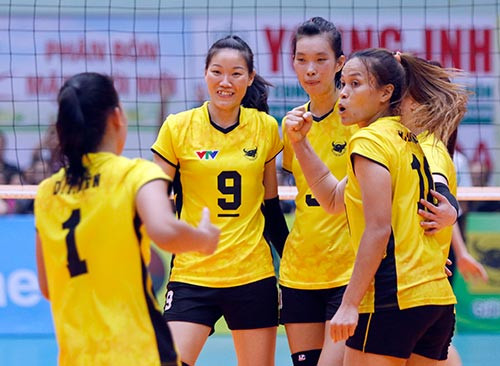 Những màn trình diễn đẳng cấp của 'huyền thoại' Ngọc Hoa trong màu áo Long An