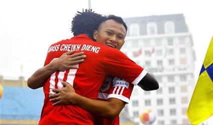 Hà Nội T&T 4-2 B.Bình Dương: Ngoại binh giúp ĐKVĐ thắng đậm