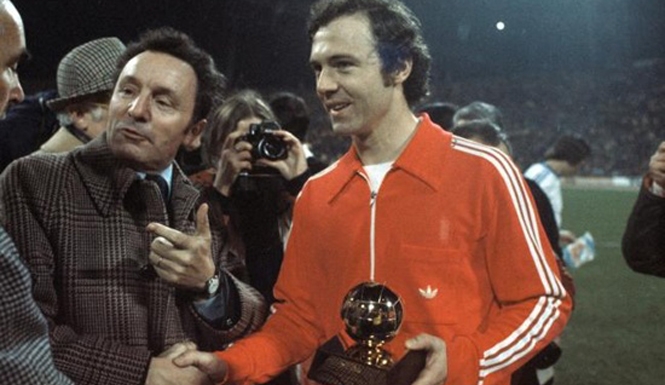 Cristiano Ronaldo gia nhập nhóm 10 huyền thoại Ballon d'Or
