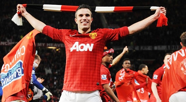 Bầu đội trưởng mới của MU: Van Persie không có tên