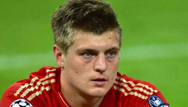 Kroos và Bayern vẫn bế tắc, MU mừng ra mặt