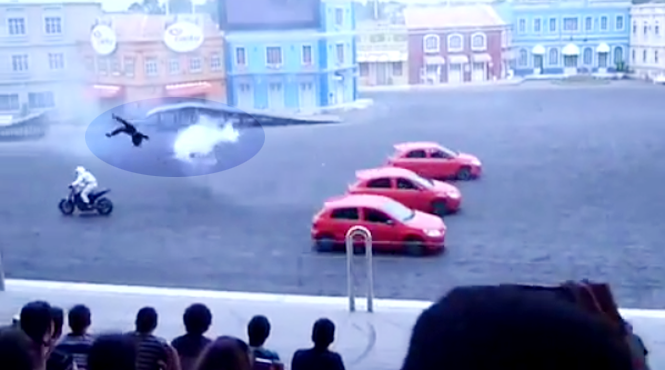 Video tai nạn đâm xe kinh hoàng khi biểu diễn motor