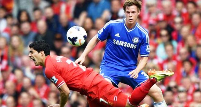'Người bí ẩn' của Chelsea đã bắt 'chết' Suarez là ai?