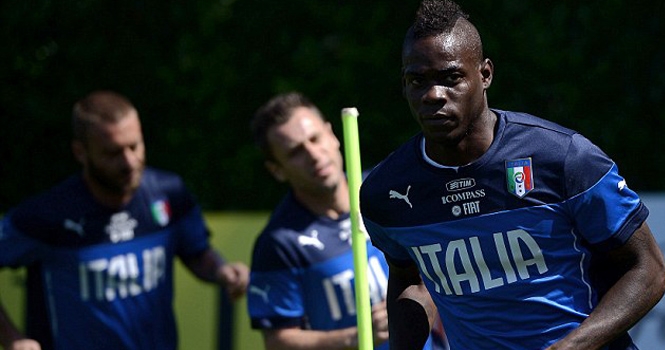 CĐV Italia phản đối dữ dội Mario Balotelli