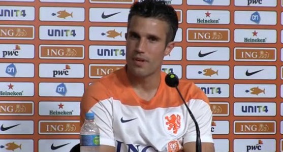 Van Persie: Đừng chỉ trích Rooney