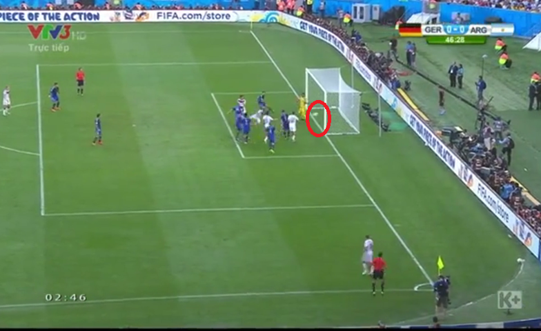 VIDEO: Cột dọc từ chối siêu phẩm của Hoewedes, cứu thua cho Argentina