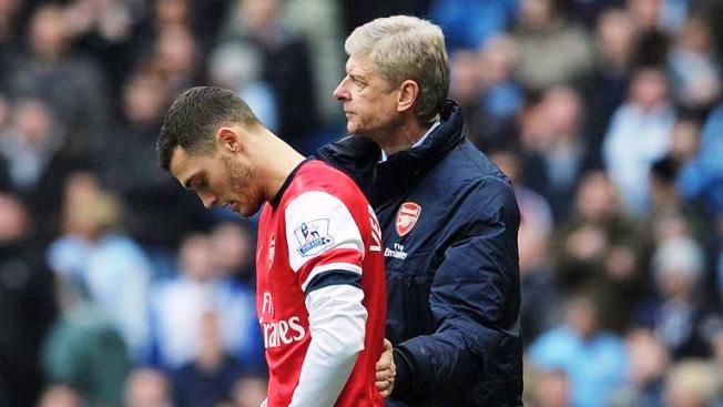 Arsene Wenger: Arsenal sẽ mua thêm cầu thủ, Vermaelen có thể đi