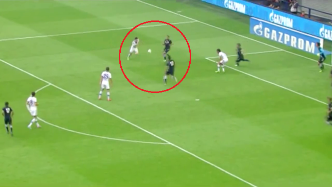 VIDEO: Pha kiến tạo đẳng cấp nhất năm của Julian Draxler cho 'Chúa nhẫn'