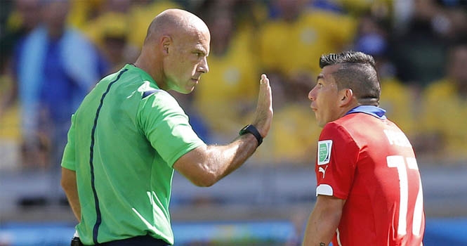 Howard Webb giã từ nghiệp cầm còi sau 25 năm gắn bó