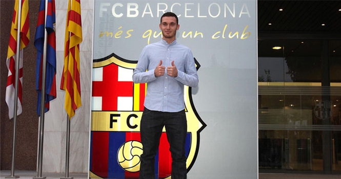 Barca chính thức sở hữu Thomas Vermaelen