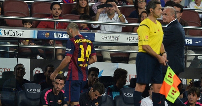 Mèo đen vào sân đem điềm xui đến cho Javier Mascherano