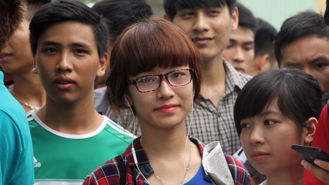 VIDEO: NHM xếp hàng mua vé trận U19 Việt Nam - U19 Nhật Bản