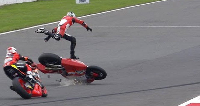 Video MotoGP: Những pha tai nạng kinh hoàng ở chặng đua Silverstone 2014