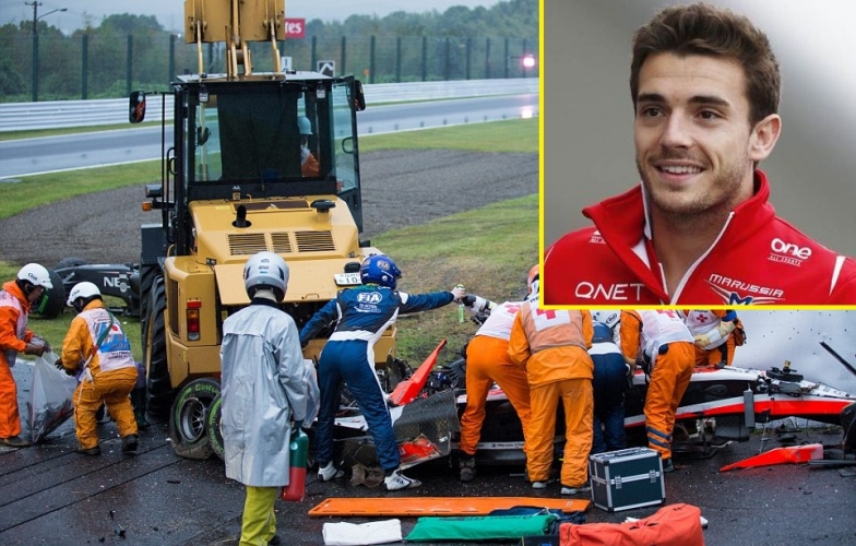 VIDEO: Tay đua F1 nguy kịch vì lao vào xe kéo với tốc độ 177km/h