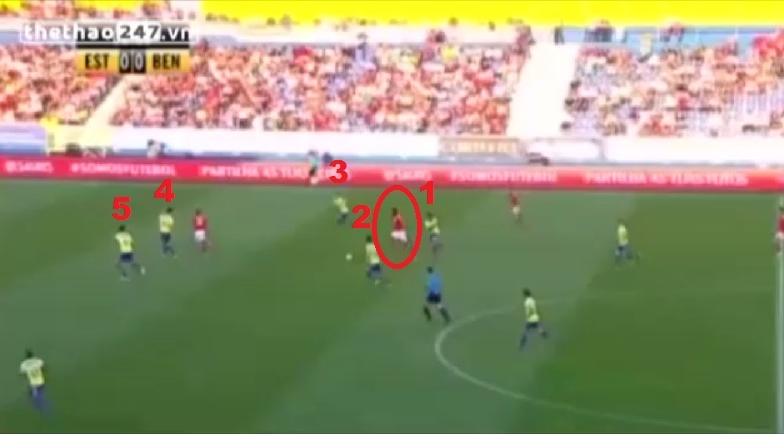 VIDEO: Pha solo đẳng cấp của cầu thủ đang trong tầm ngắm của Mourinho