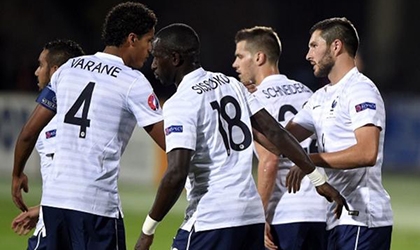 Varane đi vào lịch sử bóng đá Pháp