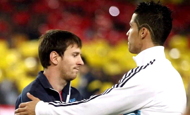 VIDEO: Cận cảnh cái bắt tay thân mật của CR7 Và M10 trong hầm