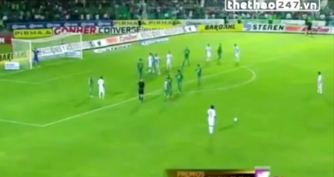 VIDEO: Ronaldinho không thể ghi bàn dù 5 lần đá phạt trực tiếp trong 1 trận