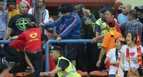 LĐBĐ châu Á điều tra về việc CĐV Việt Nam bị đánh tại Malaysia