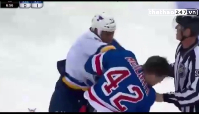 VIDEO: Luật lạ ở môn hockey cho phép VĐV ''choảng'' nhau nảy lửa