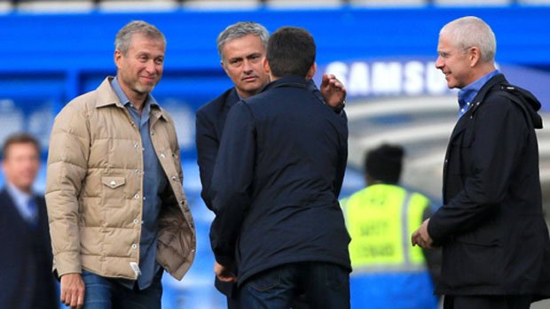 Bị loại khỏi C1, Abramovich vẫn quyết định giữ chân Mourinho