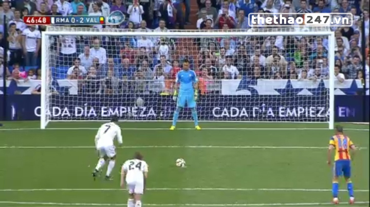 VIDEO: CR7 sút trượt penanty phút cuối hiệp 1