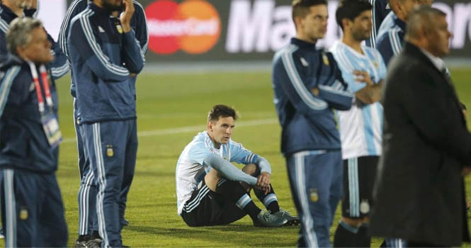 Lionel Messi khóc cho thất bại của Argentina