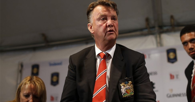HLV Van Gaal tiết lộ cách chế ngự Barcelona
