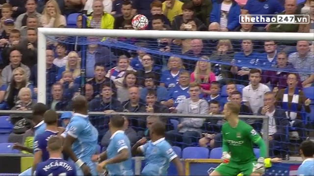 VIDEO: Xem phản ứng của Joe Hart khi may mắn tránh được siêu phẩm