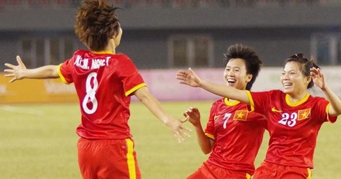 Thắng đậm Myanmar 4-2, nữ VN vươn lên vị trí thứ ba