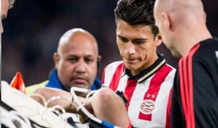 Hector Moreno lại khiến đối thủ bật khóc tập tễnh rời sân
