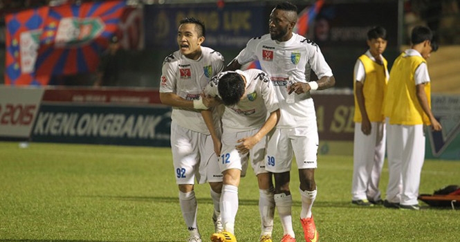 HLV Mai Đức Chung: 'Thanh Hào đáng ra phải nhận 2 thẻ đỏ'