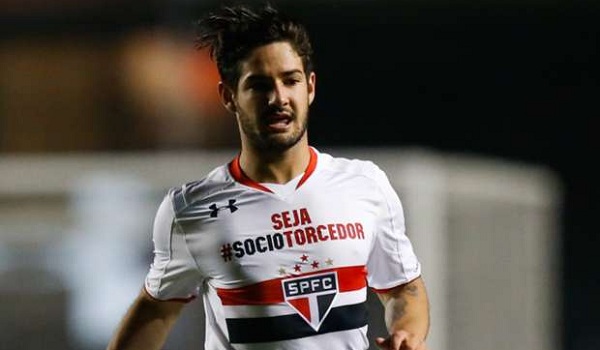 Sát thủ AC Milan tính quay trở lại châu Âu thi đấu