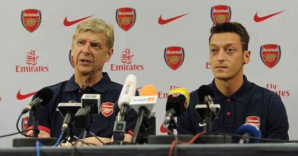 Mesut Ozil sắp nhận thưởng từ Arsenal