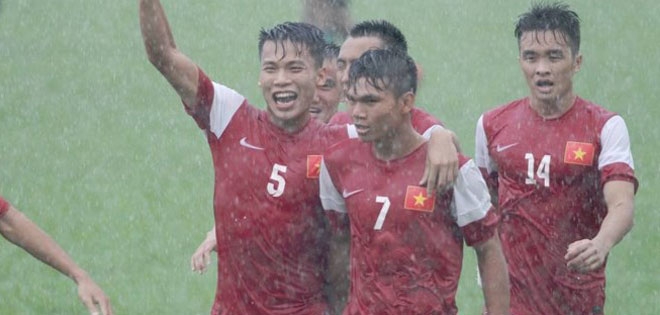 HLV Miura gọi bổ sung trung vệ từng 3 lần đứt dây chằng