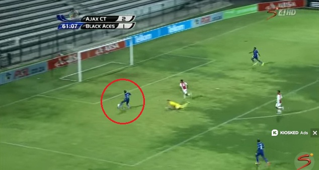 VIDEO: Thêm 1 cầu thủ tái hiện pha bỏ lỡ kinh điển của Torres