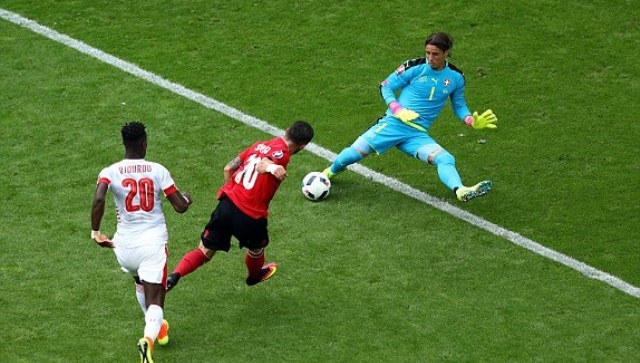 VIDEO: Pha bỏ lỡ cơ hội đáng tiếc của cầu thủ Albania