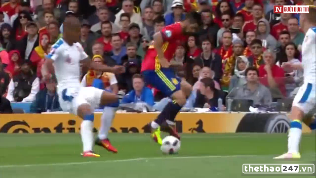 VIDEO: Phút ngẫu hứng của Ibrahimovic và Nolito ở loạt trận đêm qua
