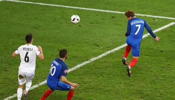 VIDEO: Griezmann đánh đầu mở tỷ số cho ĐT Pháp