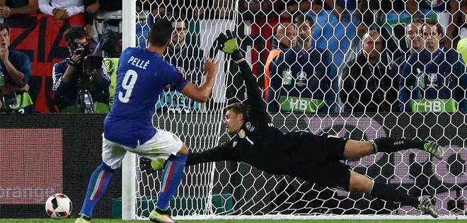 Pelle: 'Tôi nghĩ Neuer đã mắc bẫy của mình'
