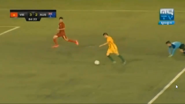VIDEO: Thanh Bình cứu 1 bàn thua trông thấy cho U16 Việt Nam