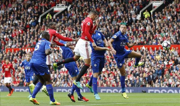 VIDEO: Smalling đánh đầu mở tỷ số cho Man Utd