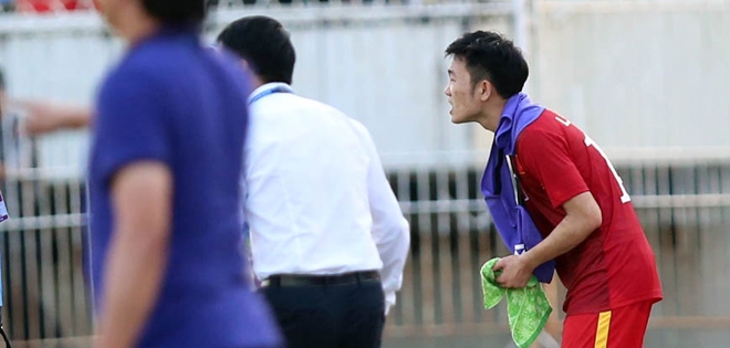 Xuân Trường tái hiện hình ảnh 'chỉ đạo' đồng đội giống C. Ronaldo