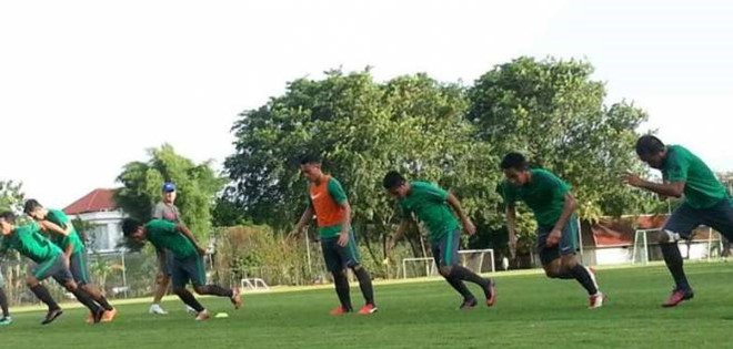 Indonesia gấp rút tập luyện mong thắng Thái Lan