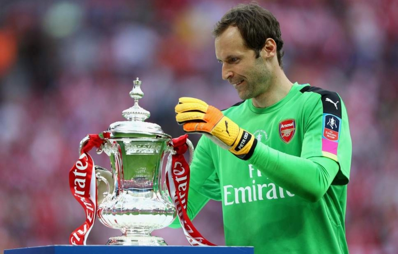 Cech mơ vô địch Europa League cùng Arsenal trước khi treo găng
