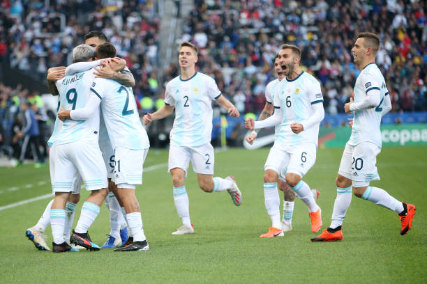 Argentina hạ gục Chile trong ngày Messi nhận thẻ đỏ trực tiếp