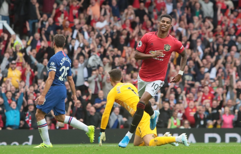 Thành Manchester mở hội sau vòng 1 Ngoại hạng Anh